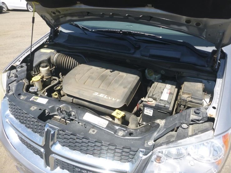 2013-dodge-grand-caravan-image-12