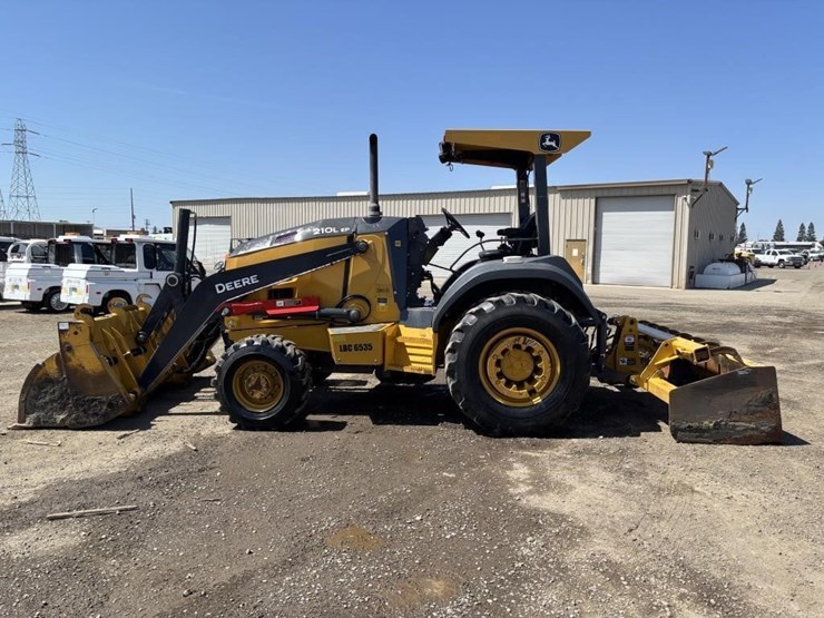2021-deere-210l-image-5