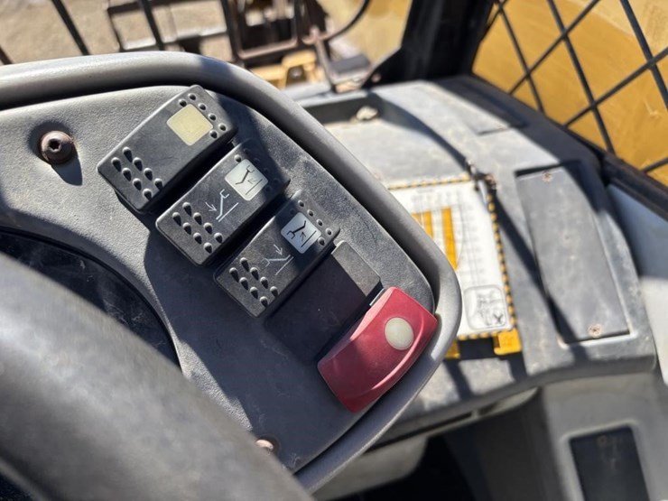 2004-caterpillar-th560b-image-34