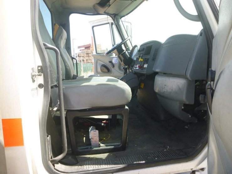 2004-international-durastar-4300-image-13