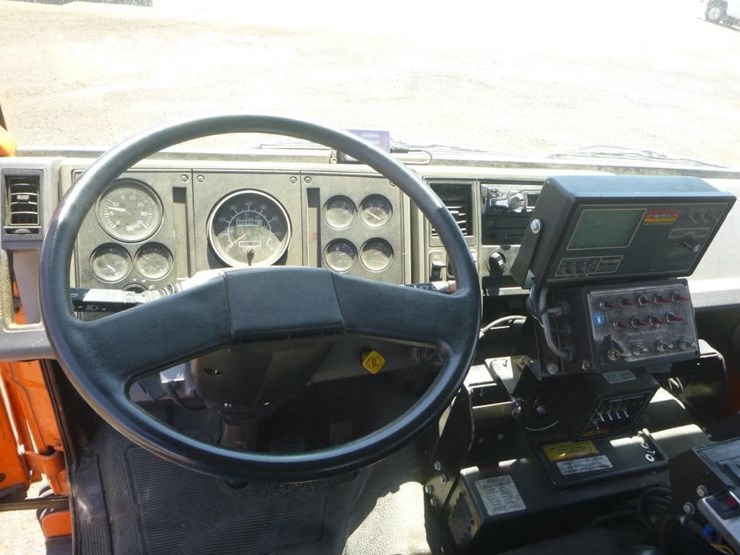 2000-freightliner-fc70-image-23