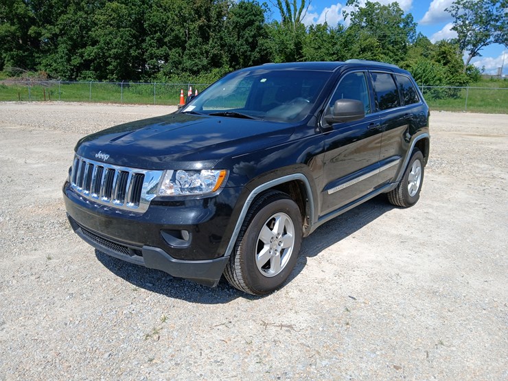 2011-jeep-grand-cherokee-image-1