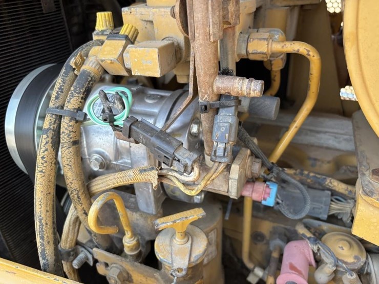 2006-caterpillar-d6n-image-40