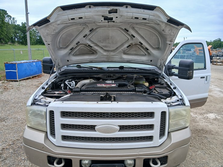 2005-ford-excursion-image-17