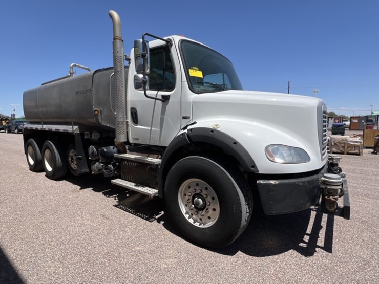 2012-freightliner-m2-image-5