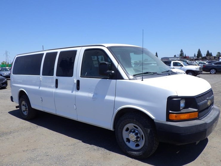 2013-chevrolet-express-3500-image-3