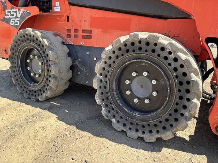 kubota-ssv65-image-18