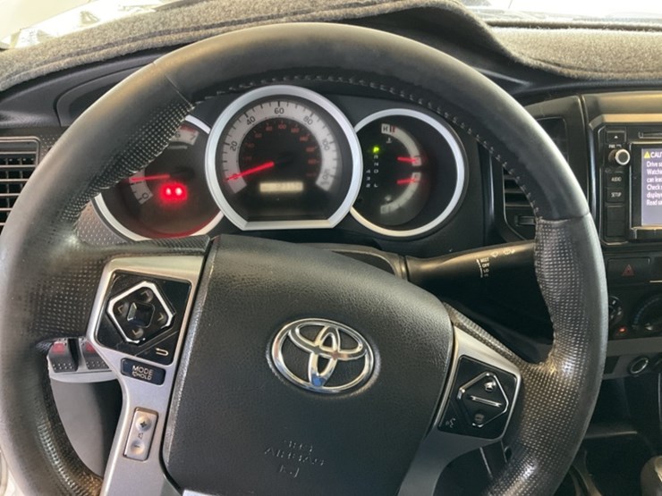 2014-toyota-tacoma-image-16
