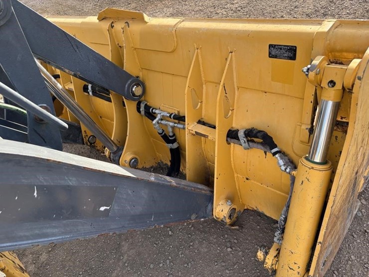 2020-deere-310l-ep-image-11