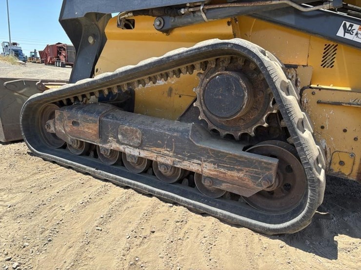 2015-deere-333e-image-15