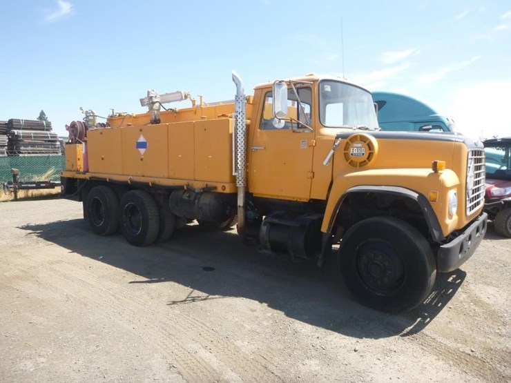 1986-ford-8000-image-2