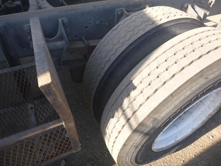 2004-international-durastar-4300-image-24