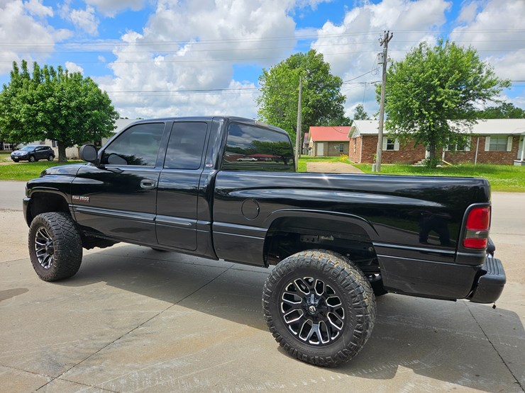 #18968-•-2002-dodge-ram-pickup-truck-image-14