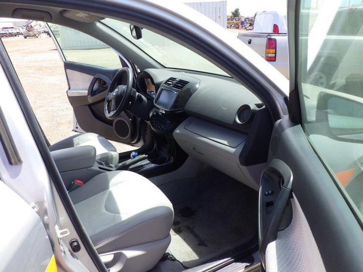 2014-toyota-rav4-image-6
