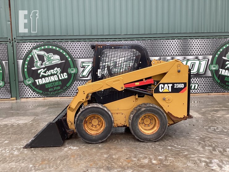 2019-caterpillar-236d-image-1