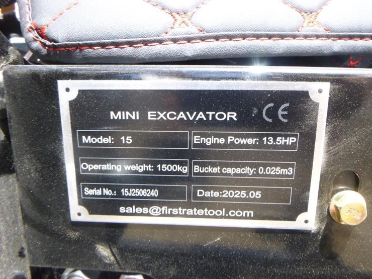 2025-vicsec-vc15j-hydraulic-excavator-image-29