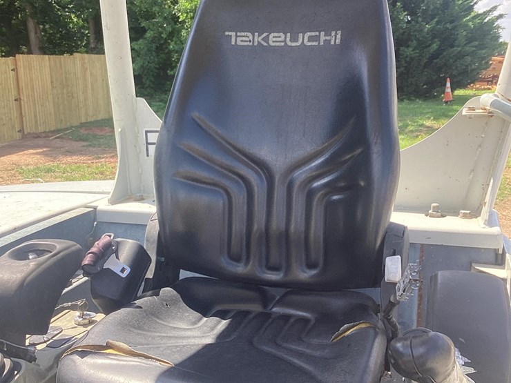 2016-takeuchi-tb260-image-16