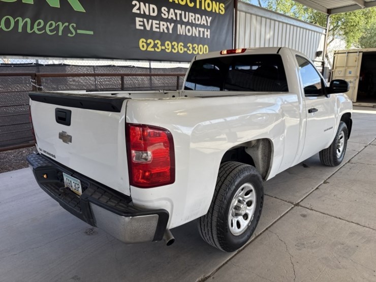 2011-chevrolet-silverado-1500-image-9