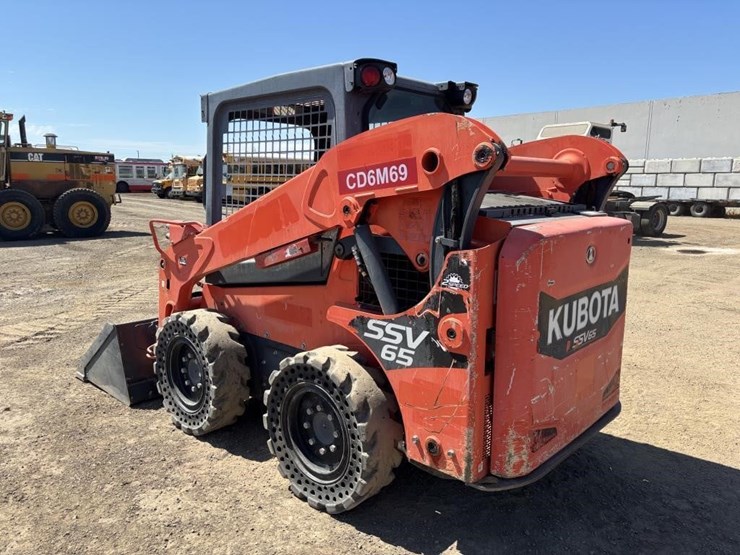 kubota-ssv65-image-4