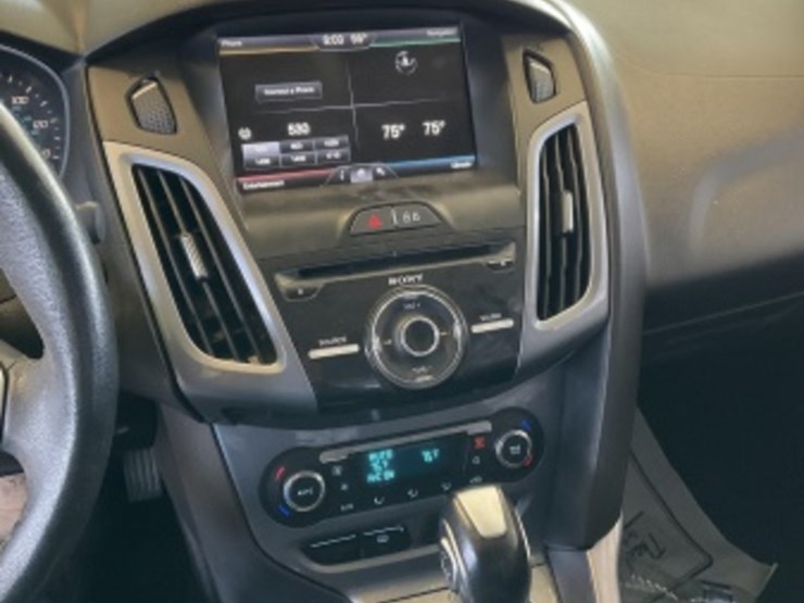 2014-ford-focus-sdn-image-18