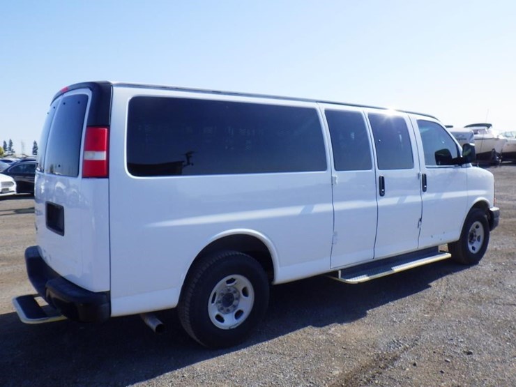 2013-chevrolet-express-3500-image-3