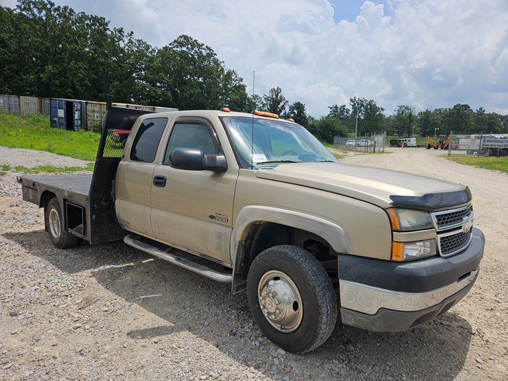 2005-chevrolet-silverado-3500-image-14