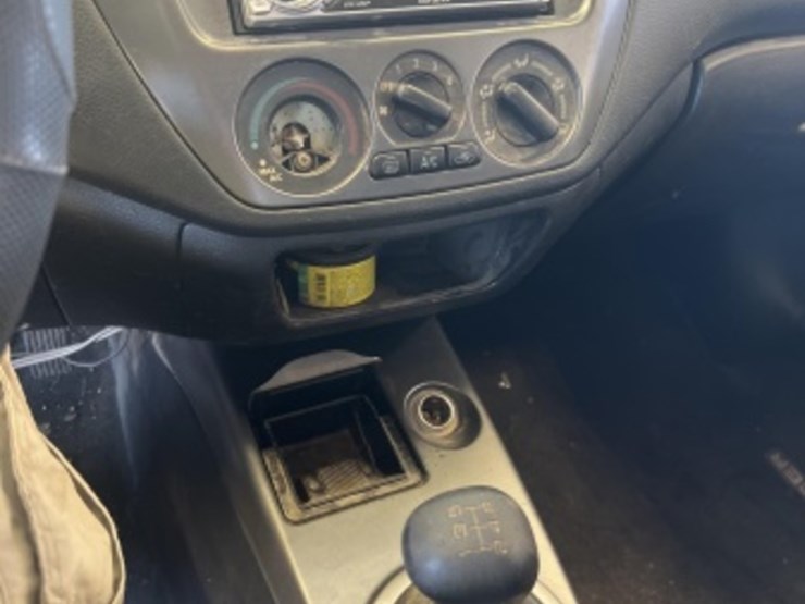 2004-mitsubishi-lancer-sdn-image-17