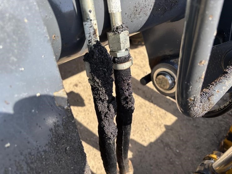 2019-deere-210l-image-13