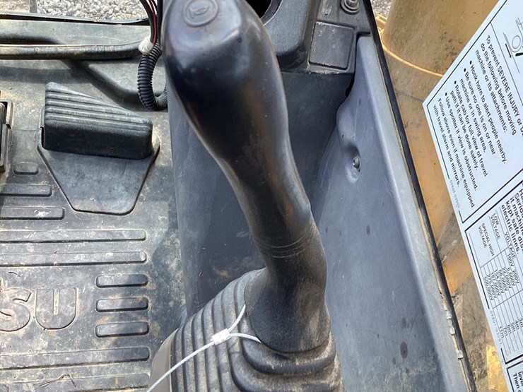 2014-komatsu-pc210-lc-10-image-15