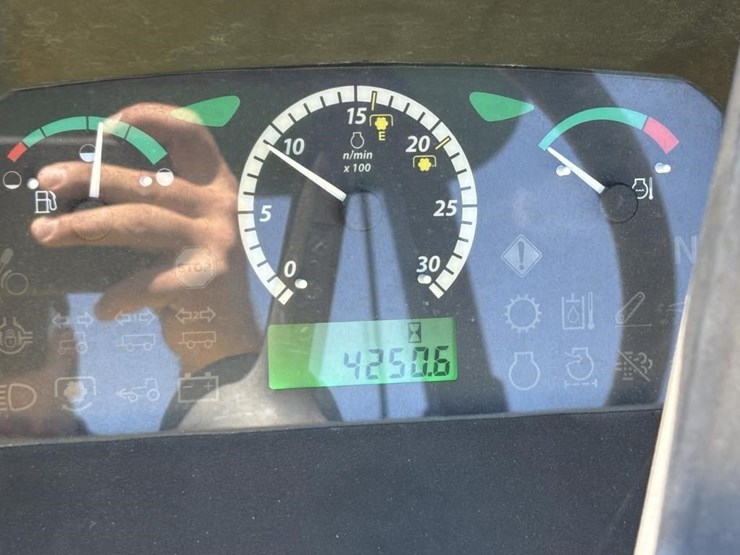 2016-john-deere-5055e-image-22
