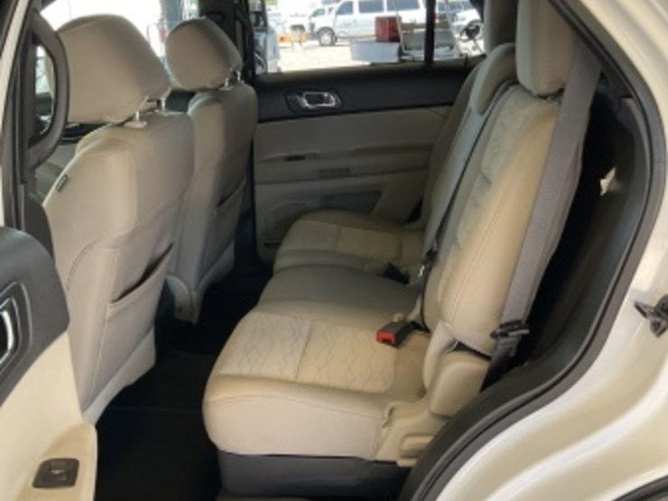 2013-ford-explorer-image-24