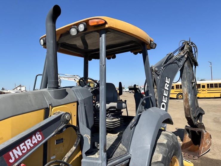 2020-deere-410l-image-35