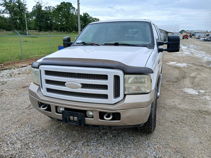 2005-ford-excursion-image-16
