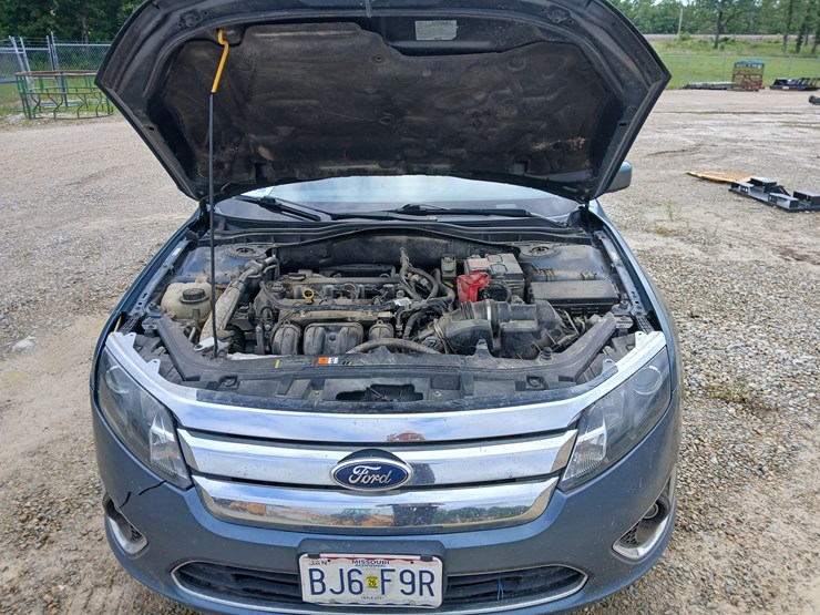 #20656-•-2012-ford-fusion-passenger-car-image-13