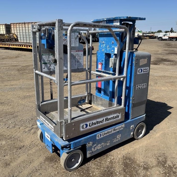2017 GENIE GR12