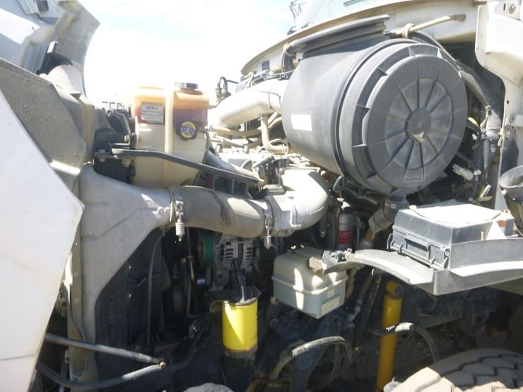2009-sterling-lt9500-image-20