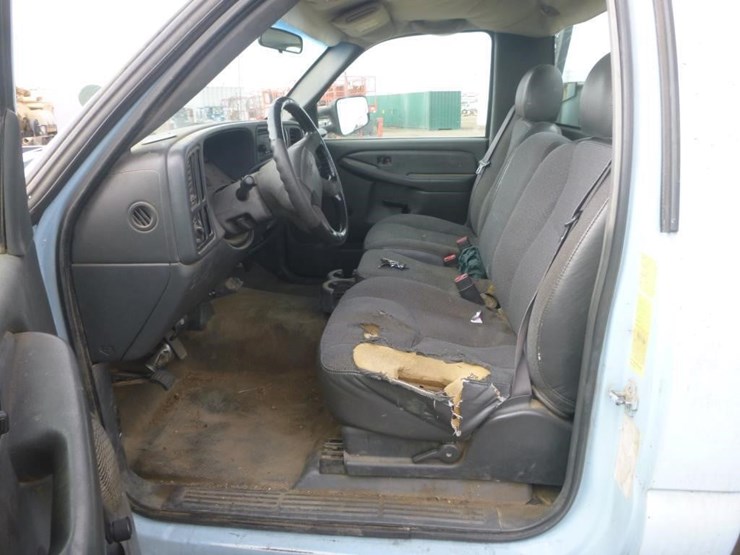 2004-gmc-2500-image-9