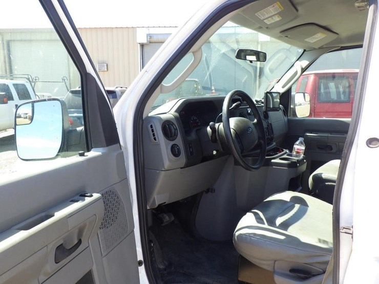 2013-ford-econoline-350-image-5