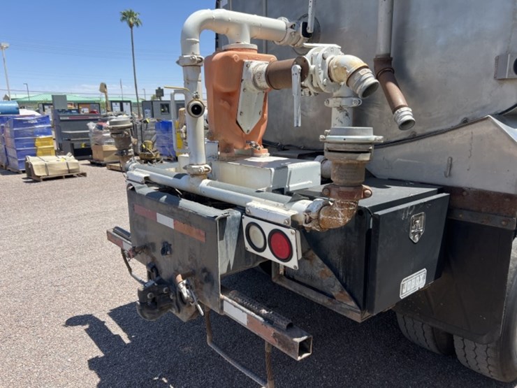2012-freightliner-m2-image-15