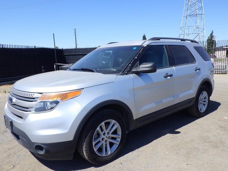 2015-ford-explorer-image-1