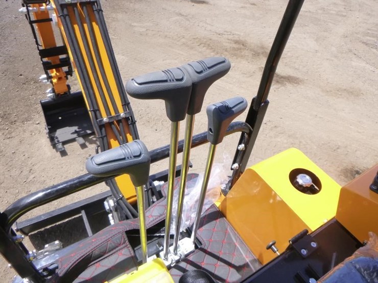 2025-vicsec-vc15j-hydraulic-excavator-image-23