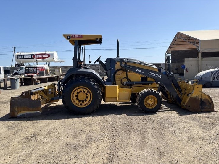 2019-deere-210l-image-7