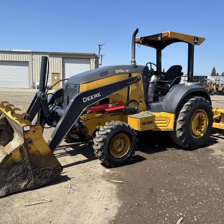 2021 DEERE 210L