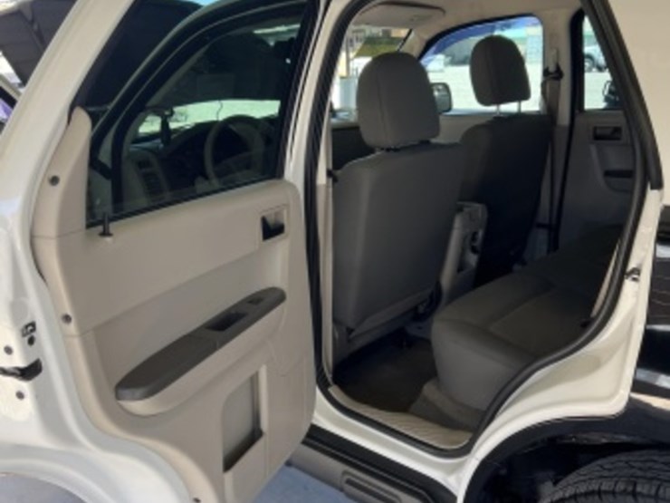 2012-ford-escape-xls-image-24