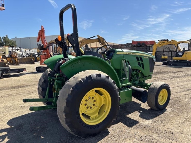 2018-john-deere-5075e-image-3