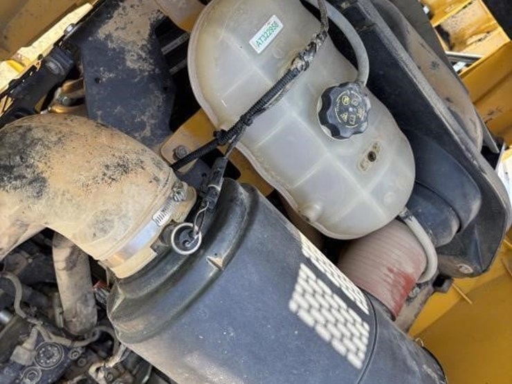2019-deere-210l-image-42