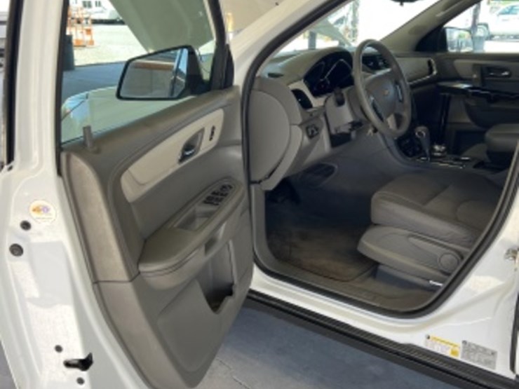 2016-chevrolet-traverse-ls-image-22