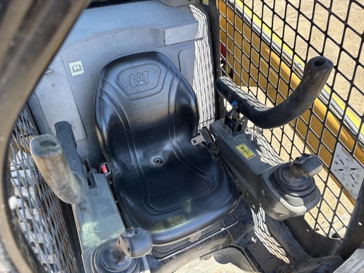 2018-caterpillar-262d-image-22