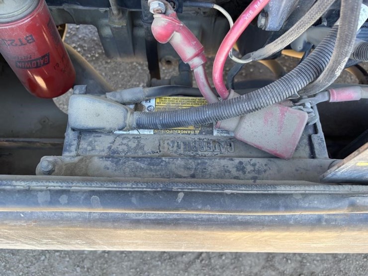 2004-caterpillar-th560b-image-48