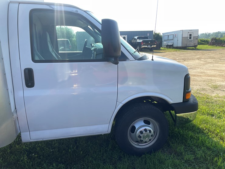 2005-chevrolet-3500-image-18